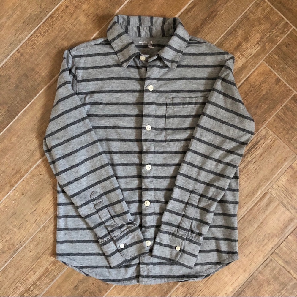 Boys long sleeve button up- Gap Kids size M